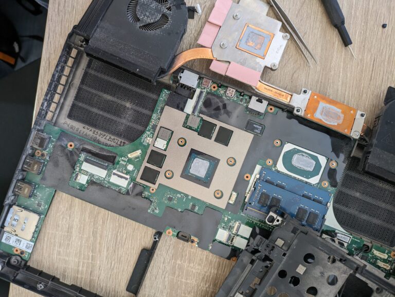 Read more about the article Upgrading ThinkPad P53: 4K Screen Installation and Thermal Compound Replacement.